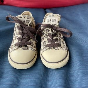 Leopard converse size 9. Excellent condition!! Smoke free, pet free home.